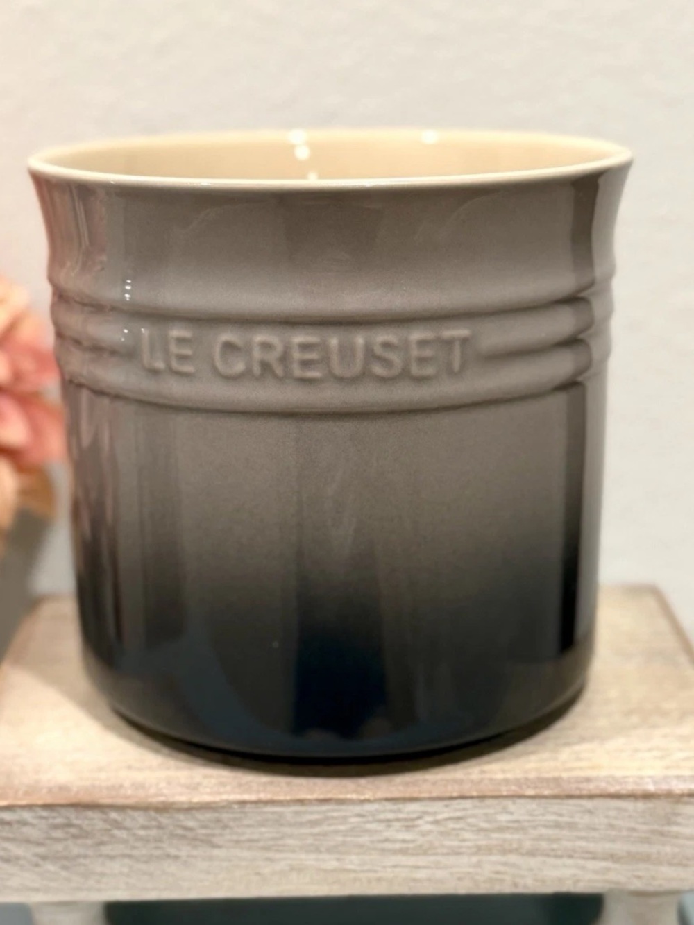 NEW Le Creuset Flint Signature 6.25"
Utensil Holder Crock - 2.3 L - 2-3/8 QT